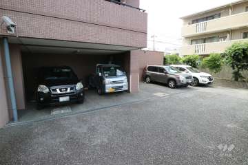 敷地内駐車場（屋外平面式・屋内平面式）