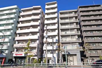 ヴェローナ空港西ルッソの外観(南東側から)