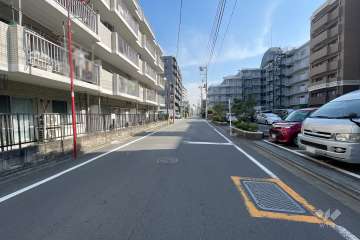 敷地南側の前面道路