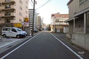 敷地北側の前面道路(東側から)