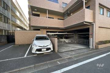 敷地内駐車場（屋外平面式・屋内機械式）