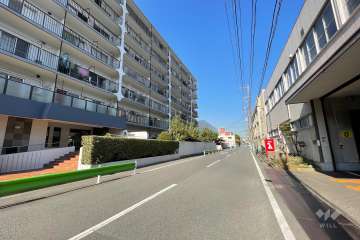 敷地東側前面道路（南側から）