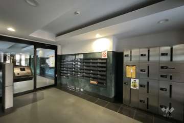 エントランスはオートロック付きです。