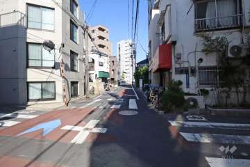 敷地西側の前面道路　