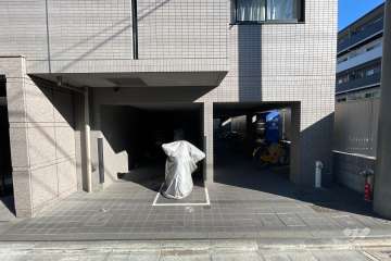 バイク置き場と駐輪場