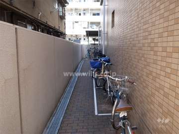駐輪場へのアプローチ