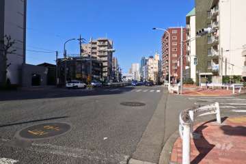 敷地北側の前面道路(東側から)