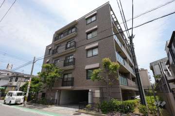 ファミーユ甲子園口の外観（南西側から）