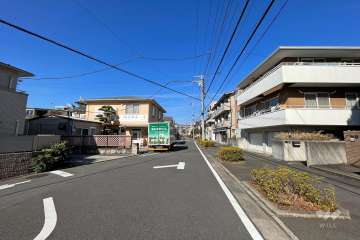 敷地西側の前面道路