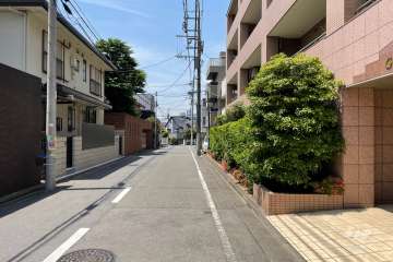 敷地南側の前面道路
