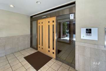 エントランスはオートロック付きです。