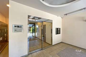 エントランスはオートロック付きです。