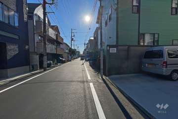 敷地北東側の前面道路