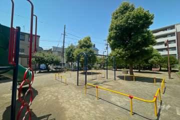 敷地南西側に隣接する『西の橋児童公園』