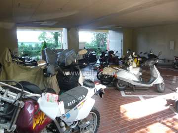 屋内にあるバイク置場