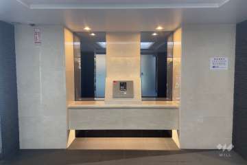 エントランスはオートロック付きです。