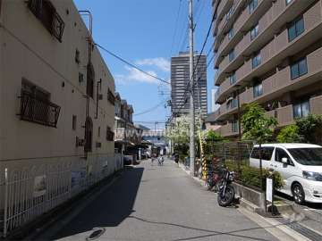 敷地南側の前面道路