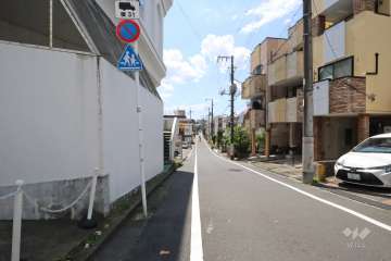 敷地北側の前面道路