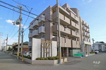 ラッスルプラザ門前の外観（北西側から）