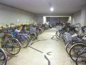 屋内にある駐輪場