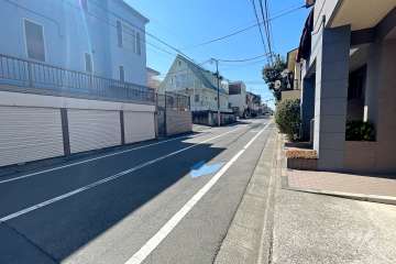 敷地南側の前面道路