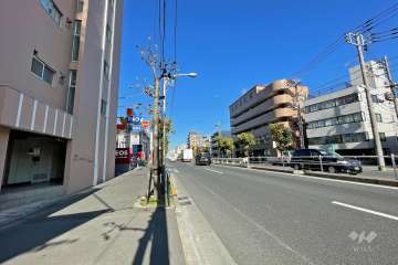 敷地東側の前面道路（南側から）