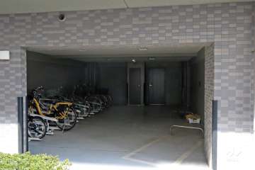 屋内に設けられた駐輪場