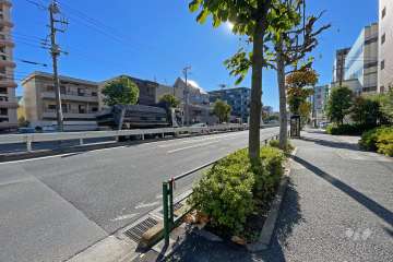 敷地東側の前面道路