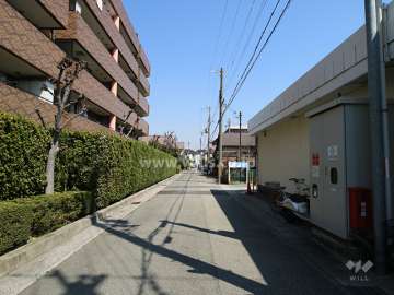 敷地南側の前面道路