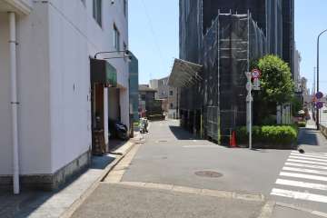 敷地南西側の前面道路