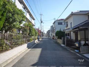 敷地南側の前面道路