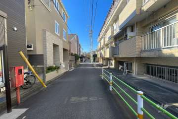 敷地南東側の前面道路