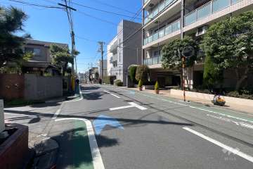 敷地南側の前面道路