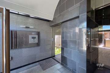 エントランスはオートロック付きです。