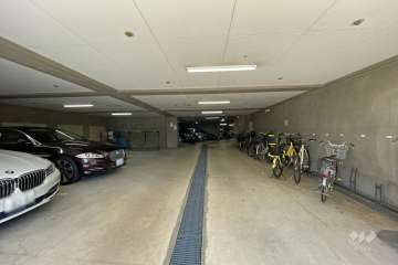 敷地内駐車場（屋内平面式）・駐輪場　