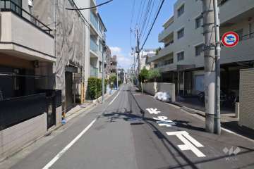 敷地西側の前面道路（南側から）