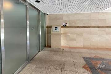 エントランスはオートロック付きです。