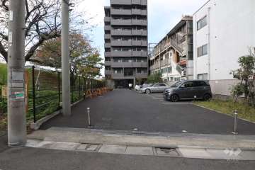 駐車場の出入り口