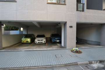 敷地内駐車場（屋内平面式）