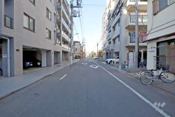 敷地東側の前面道路