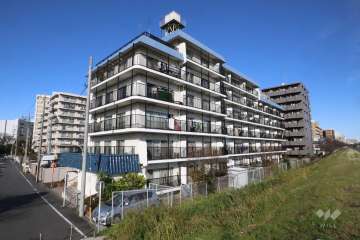 秀和第２多摩川レジデンスの外観(南西側から)