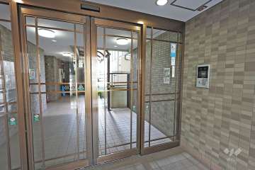 エントランスはオートロック付きです