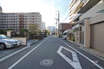 敷地北側の前面道路(東側から)