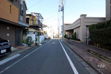 敷地北西側の前面道路