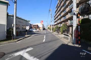 敷地南西側の前面道路