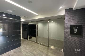 エントランスはオートロック付きです。