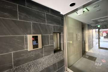 エントランスはオートロック付きです。