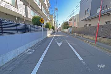 敷地前面南側道路（西側から）