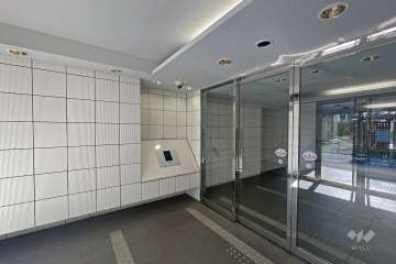 エントランスはオートロック付きです。