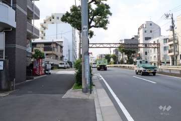 敷地北東側の前面道路